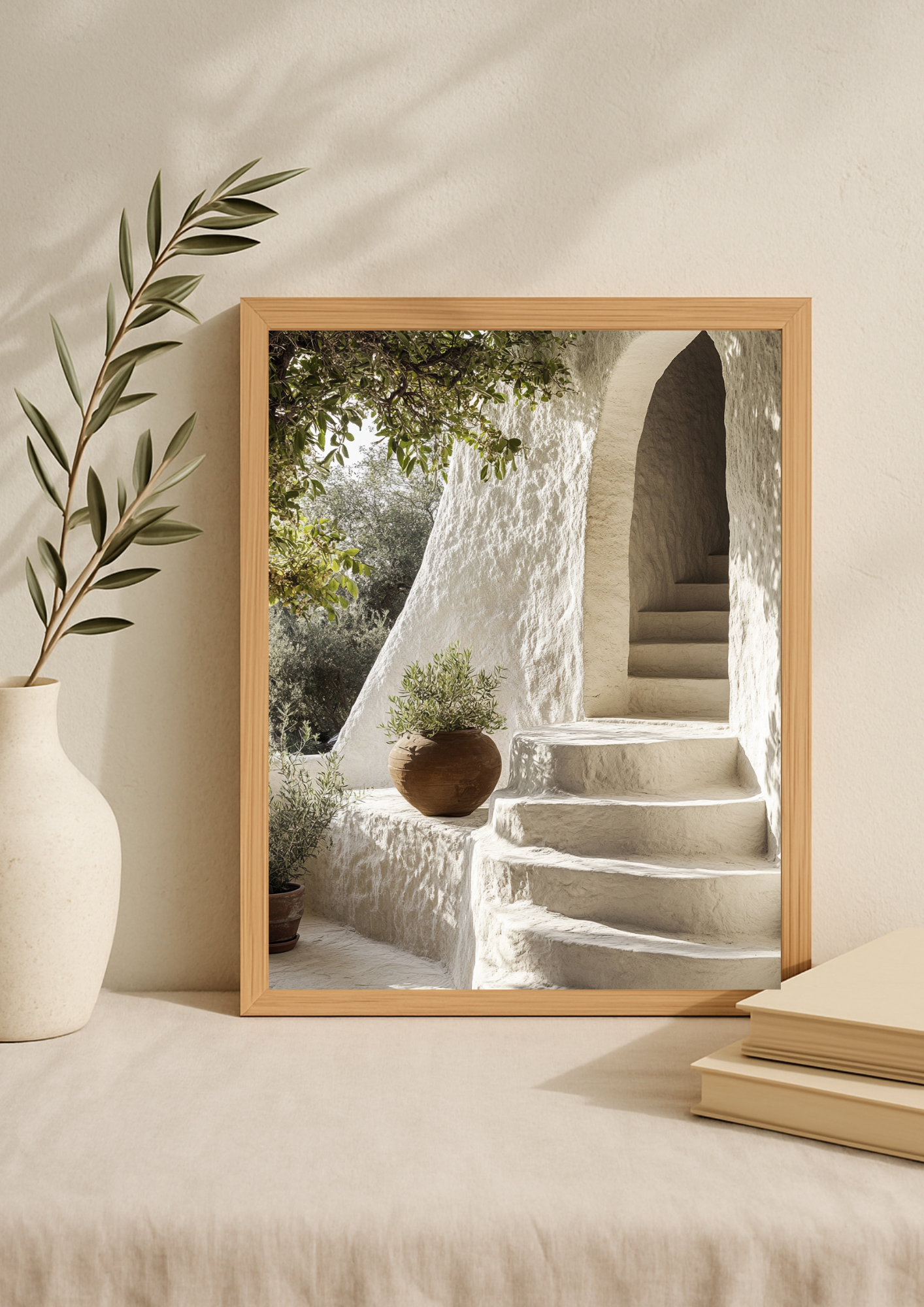 Affiche escalier blanc méditerranéen – décoration murale minimaliste sud