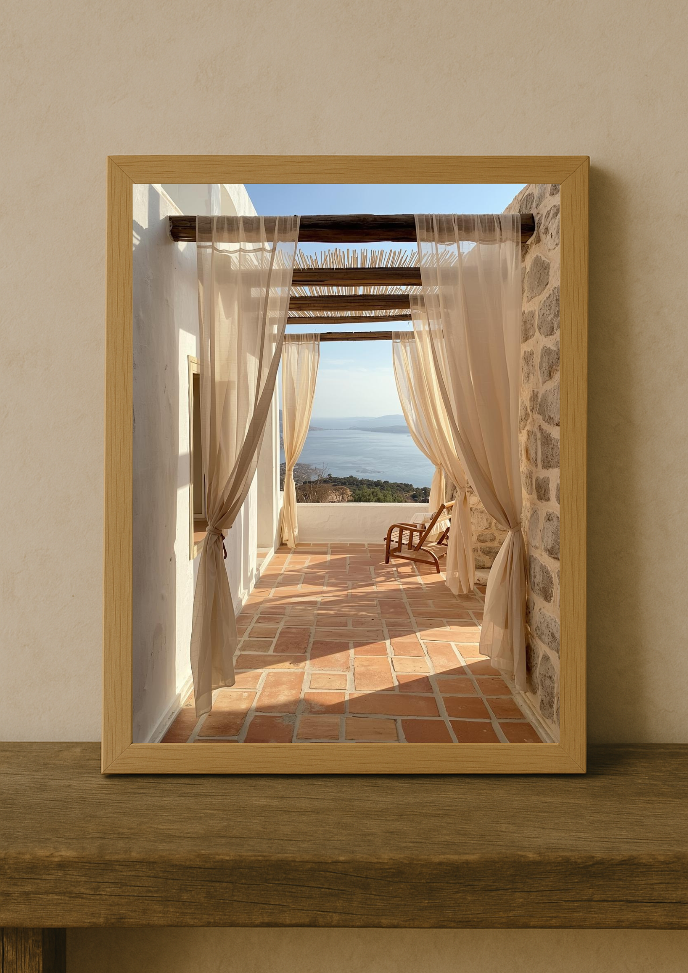 Affiche terrasse méditerranéenne avec pergola bois et vue mer – décoration murale lumineuse