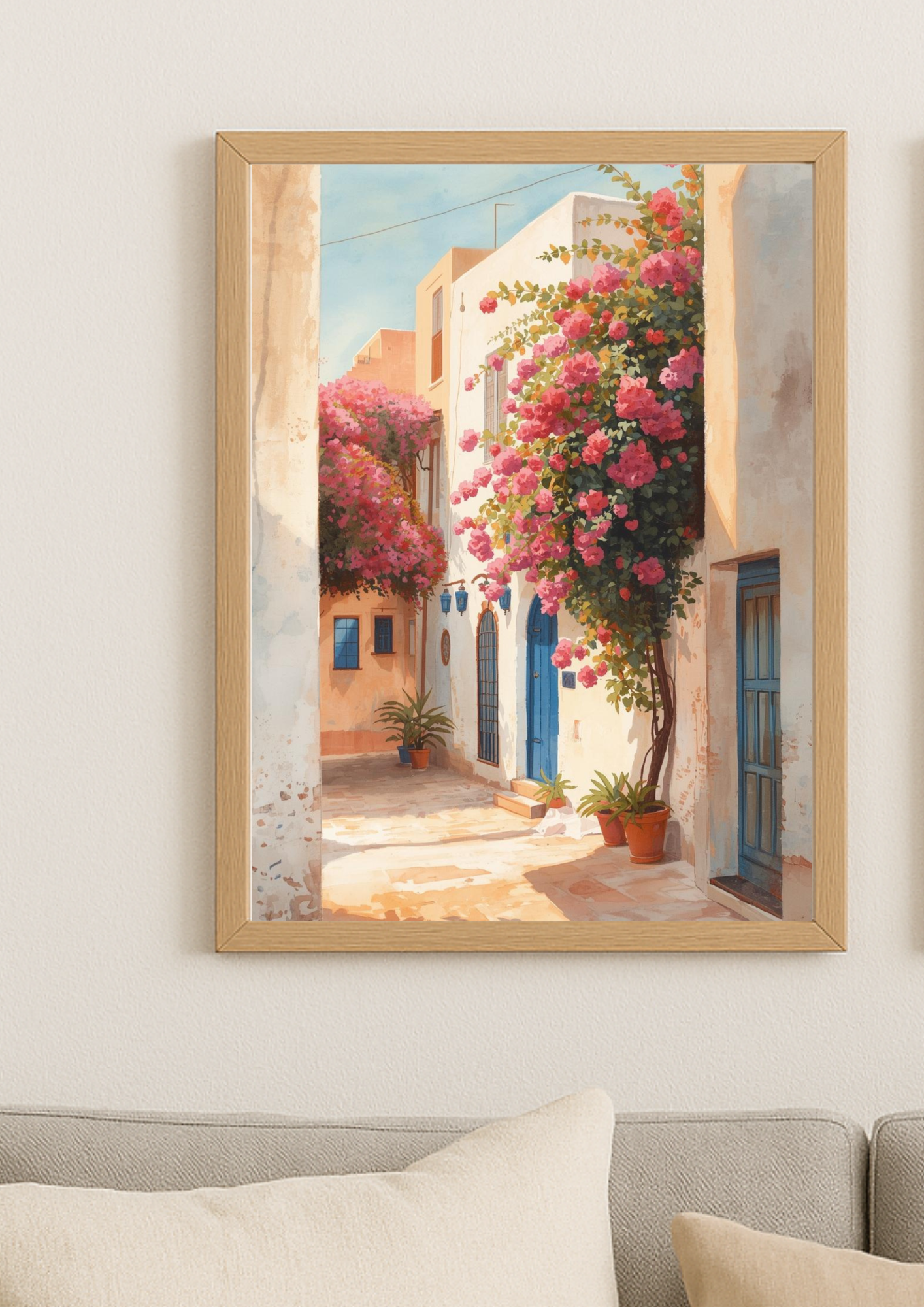 Affiche ruelle méditerranéenne – bougainvilliers roses et portes bleues – décoration murale lumineuse
