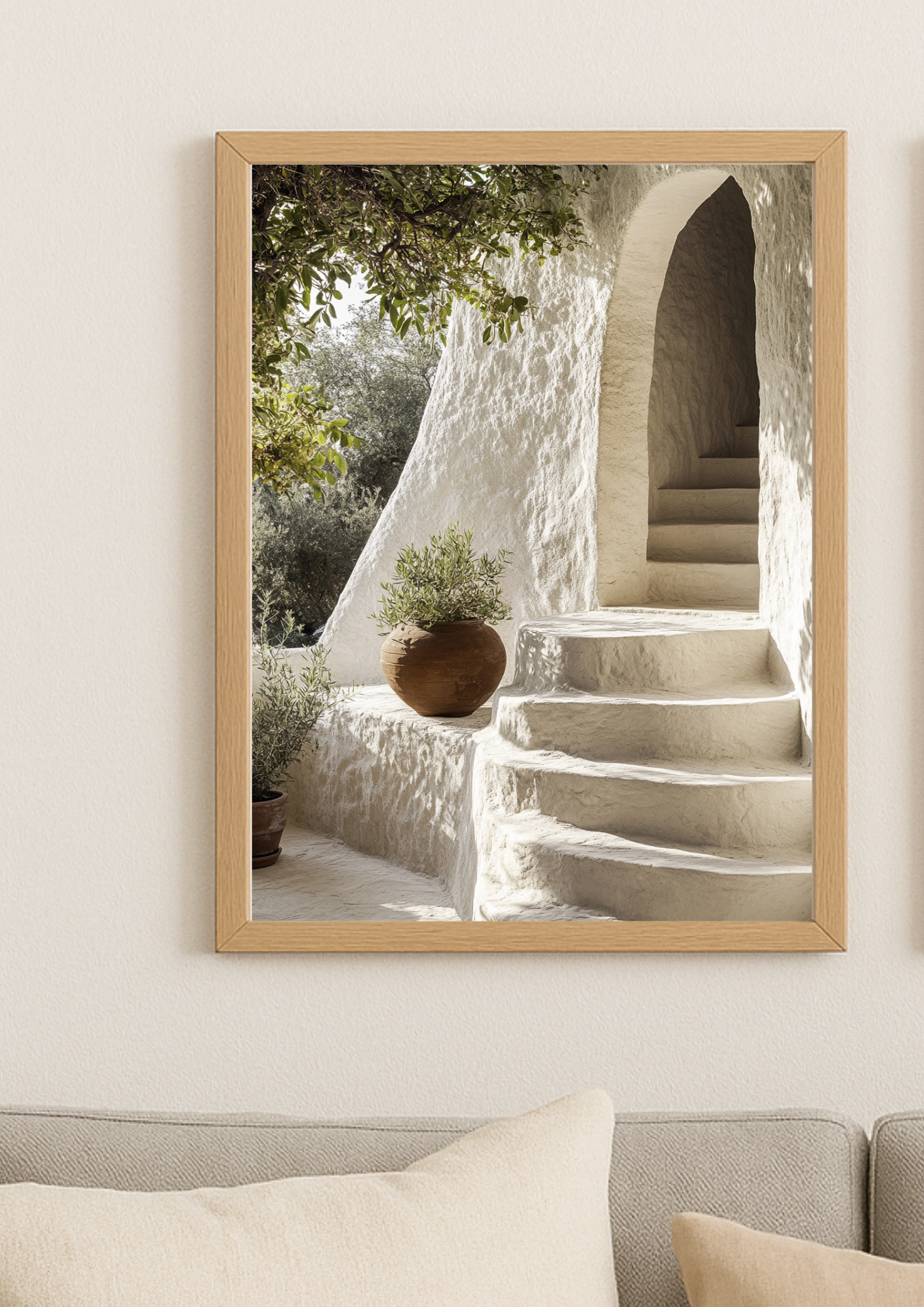 Affiche escalier blanc méditerranéen – décoration murale minimaliste sud