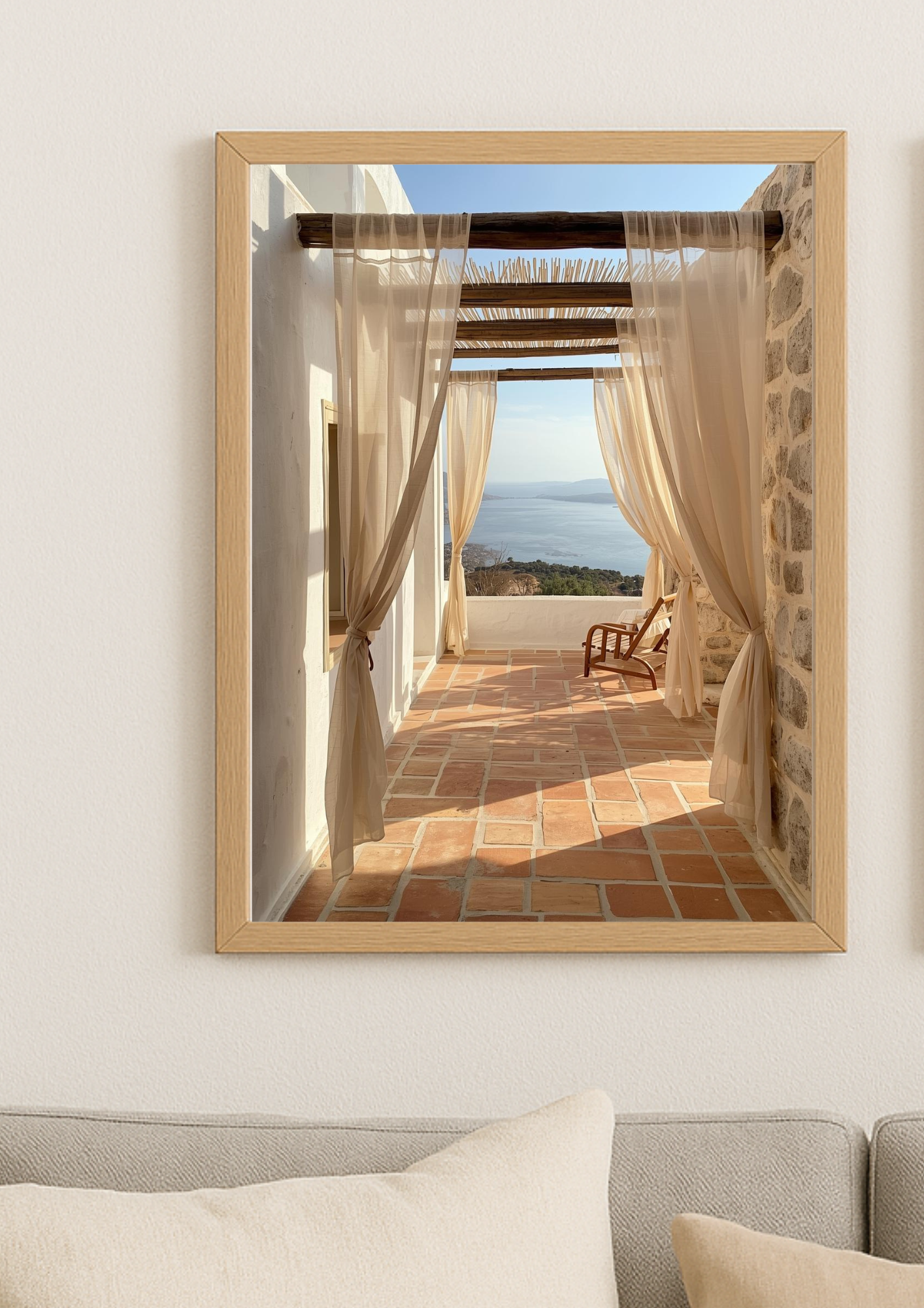 Affiche terrasse méditerranéenne avec pergola bois et vue mer – décoration murale lumineuse